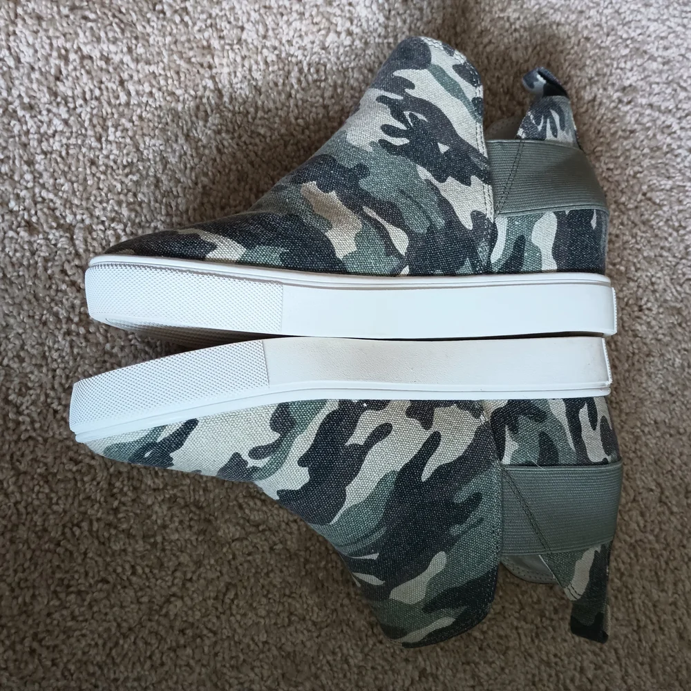 Steve Madden Crushin Green Camouflage Wedge‎ Sneakers 8.5M